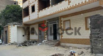 شقة للبيع تطل علي شارع نصوح بالقرب من جسر السويس ومصر الجديده