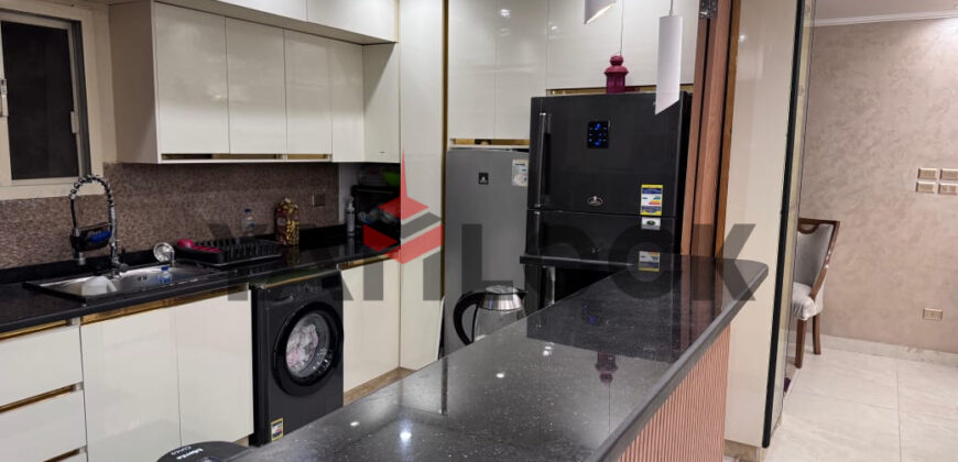 شقة للبيع المنطقة التانيه قدام نادي التنمية الرياضيه