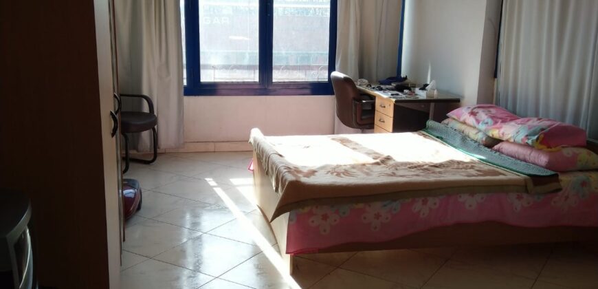 شقة للبيع على الشارع الرئيسي شارع التحرير-الدقي فوق محطة مترو البحوث