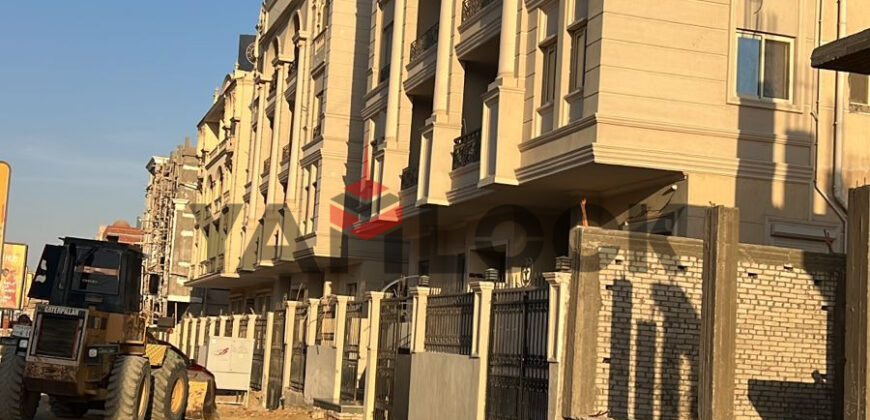 شقة 236 م² للبيع في النرجس الجديده خطوات لشارع التسعين الجنوبي