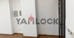 مكتب 148 م² للايجار متفرع من التسعين الجنوبي بجوار مول سنترو