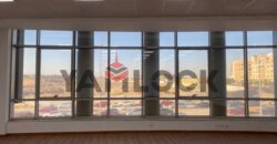 مكتب 148 م² للايجار متفرع من التسعين الجنوبي بجوار مول سنترو