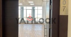 مكتب 148 م² للايجار متفرع من التسعين الجنوبي بجوار مول سنترو