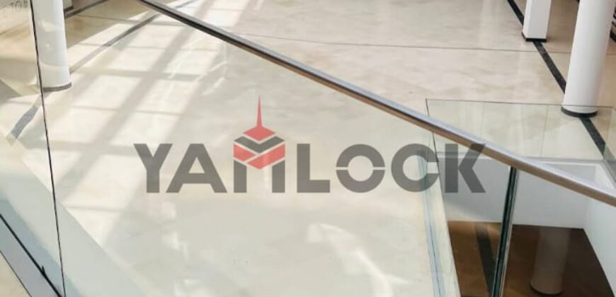 مكتب 148 م² للايجار متفرع من التسعين الجنوبي بجوار مول سنترو