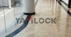 مكتب 148 م² للايجار متفرع من التسعين الجنوبي بجوار مول سنترو