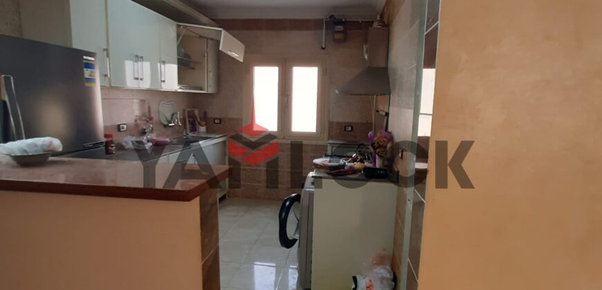 شقه للبيع فى البنفسيج ٥ فى التجمع الاول