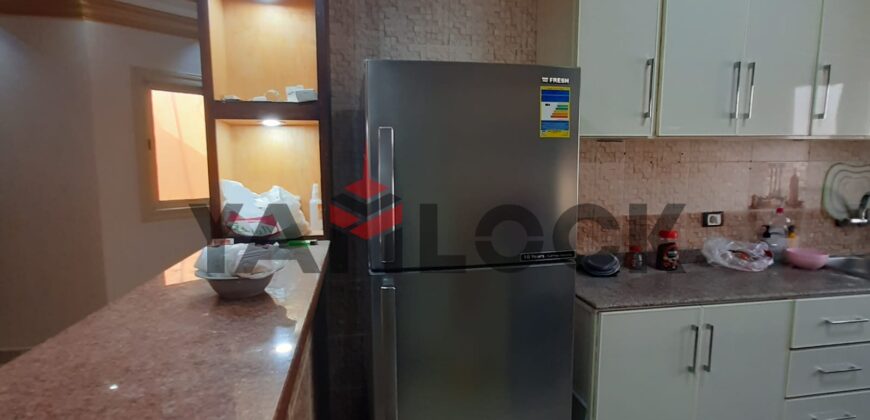 شقه للبيع فى البنفسيج ٥ فى التجمع الاول