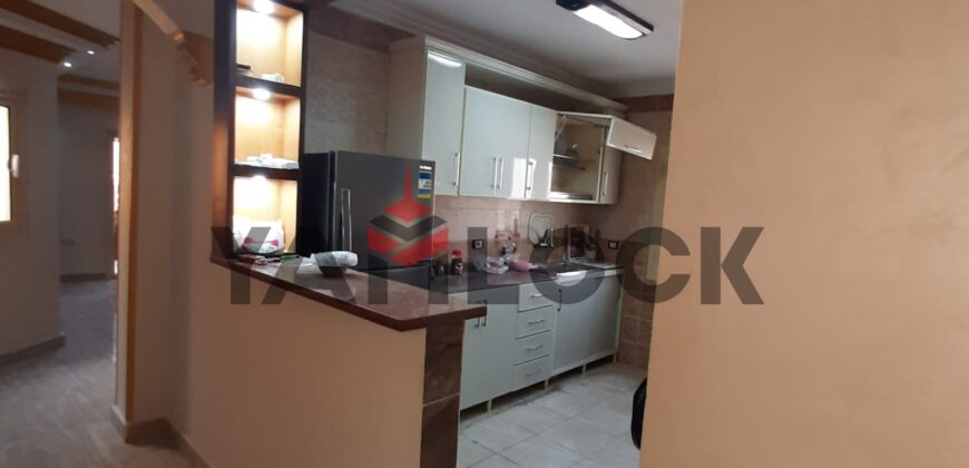 شقه للبيع فى البنفسيج ٥ فى التجمع الاول