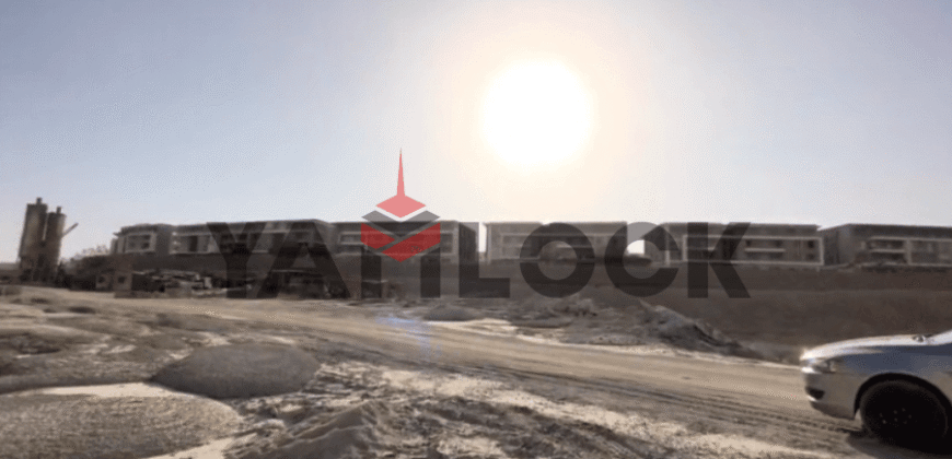 أرض 8800 م² للبيع متكوده وبها ترخيص سكني ع طريق صحاري الاهرام