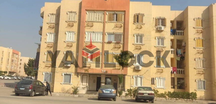 شقة 90 م² للبيع بعمارات نقابات الحى الثامن بالعبور أمام مدرسة علي ابن ابى طالب