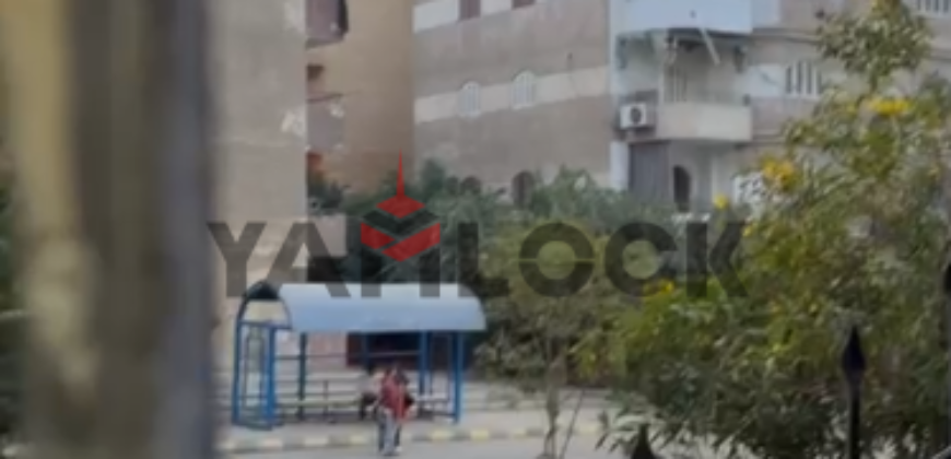 شقة 160 م² للبيع في العبور الحي الأول شارع القسم واجهة مباشرة على الشارع