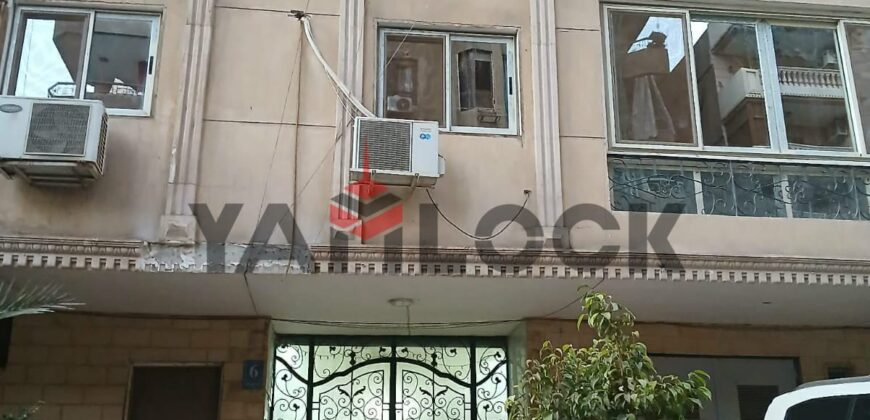 شقة 200 م² للبيع في شارع عبدالعزيز طلعت متفرع من شارع محمد المقريف