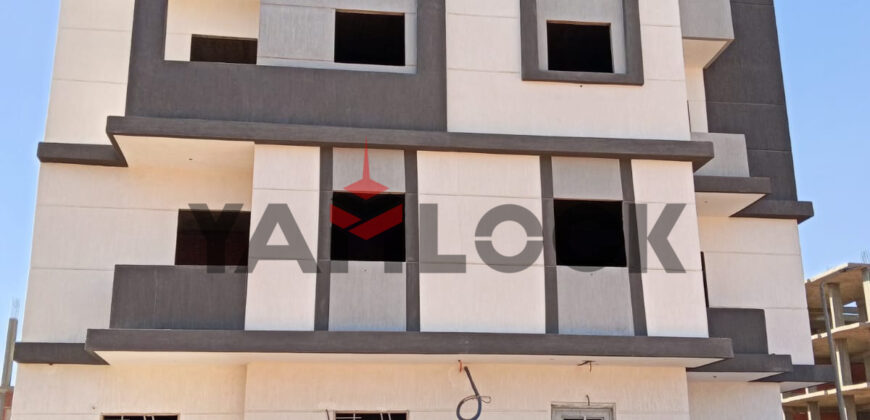 شقة 130 م² للبيع في شارع فاصل بين 21 و 14 – مدينة السادات