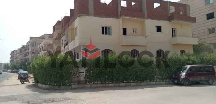 مبنى سكني 240 م² للبيع في الحي التاني على شارع الشعراوي الرئيسي – العبور