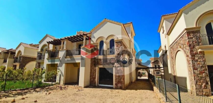 فيلا – تاون هاوس 235 م² للبيع بدون تشطيب – إطلالة حديقة في الشروق – القاهرة