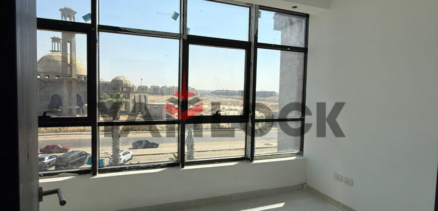 عيادة 50 م² للايجار تشطيب سوبر لوكس – إطلالة شارع الرئيسي في القاهرة الجديدة – القاهرة