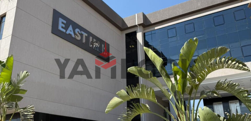 عيادة 50 م² للايجار تشطيب سوبر لوكس – إطلالة شارع الرئيسي في القاهرة الجديدة – القاهرة