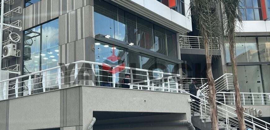 محل للبيع 19 متر في مول ايليت اسكوير 2 منطقه فيلات الدفاع الوطني المستثمرين شارع الجزيره التجمع