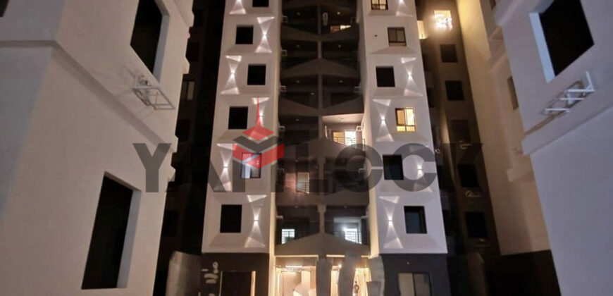 شقة في ميني كمبوند 4 عماير 128م² في الهضبة الوسطي الحي التاني علي محور ياسر رزق امام عبلة الكحلاوي