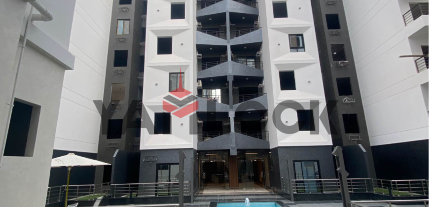 شقة في ميني كمبوند 4 عماير 128م² في الهضبة الوسطي الحي التاني علي محور ياسر رزق امام عبلة الكحلاوي