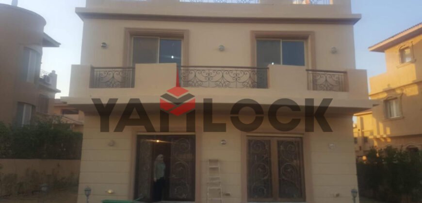 Standalone villa a 400 m² in Maxim residence Sherouk City- behind the British University