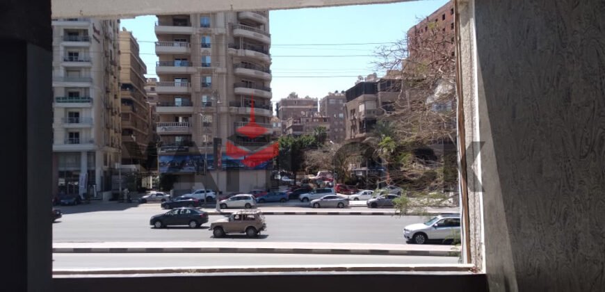 شقة اداري 250 م² للايجار في 102ب شارع الثورة مصر الجديدة