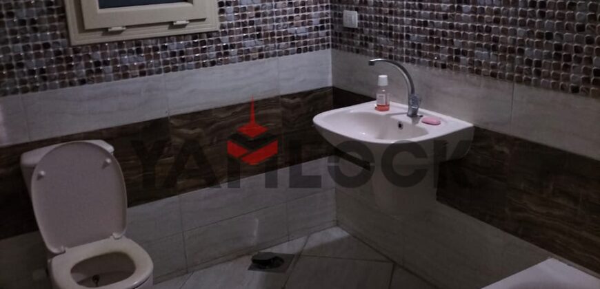 شقة 165 م² للإيجار في كامب شيزار على الترام مباشرة (الإسكندرية)