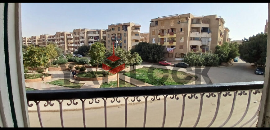 شقة 75 م² للإيجار مفروش بمدينة الشروق بعد نادى الشروق الرياضى تطل على حديقة غير مجروحة