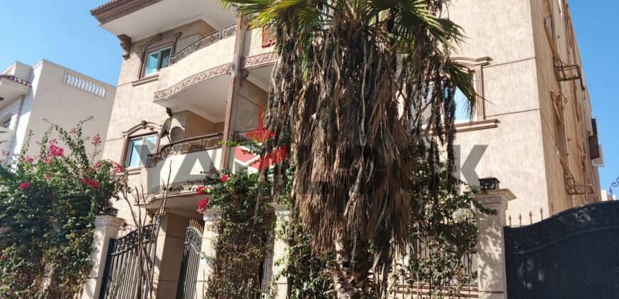 بيزمنت 605 م² للبيع بأرقي حي بالتجمع الخامس بجوار سفارة السودان