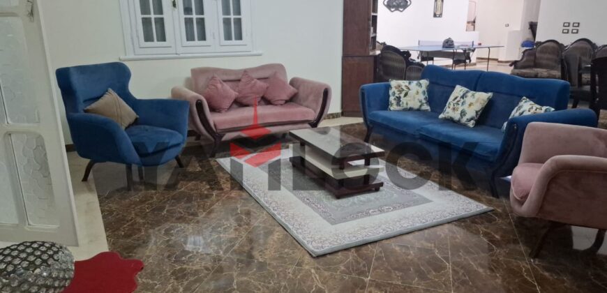 فيلا مستقلة 1600 م² للبيع بكمبوند اساتذه كليه الطب كينج مريوط مدخل افريكانا -جنينه كبيره جدا _اشجار فاكهه_يوجد بيت للكلب