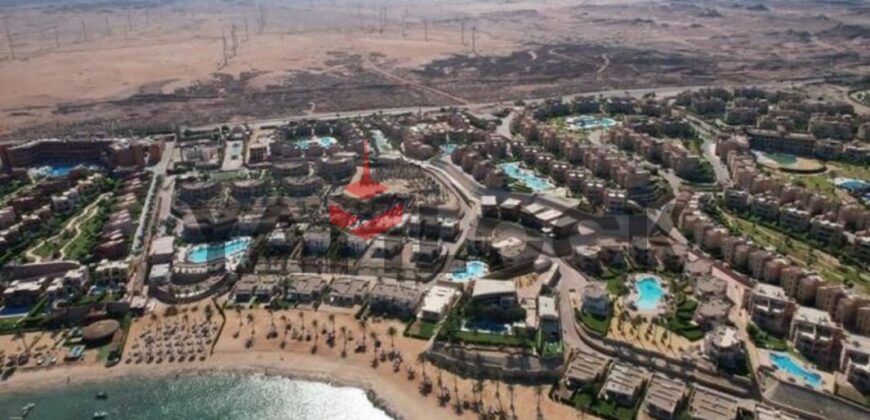 شالية 180 م² للبيع دور اول علوي + روف في قرية رومانس العين السخنه