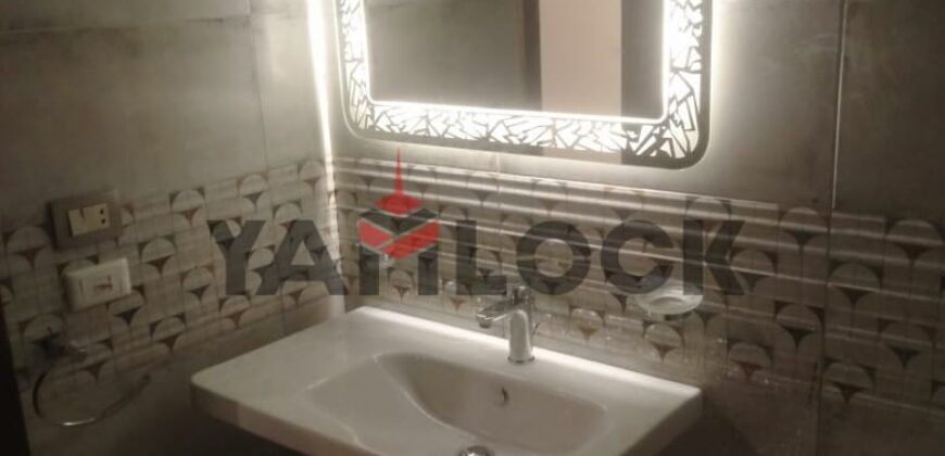 شقة 136 م² بجنينه 70 م² للإيجار في كمبوند المعادي فيو الشروق مدخل ٢بوابة الشروق طريق السويس