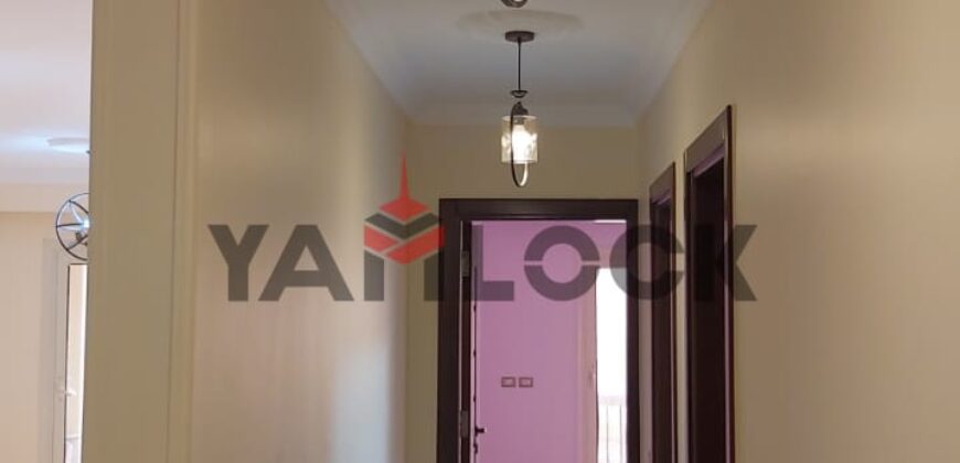 شقة 136 م² بجنينه 70 م² للإيجار في كمبوند المعادي فيو الشروق مدخل ٢بوابة الشروق طريق السويس