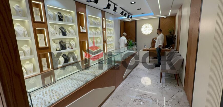 محل تجاري ٧٠ م² للبيع في شارع التسعين – مدينة العبور