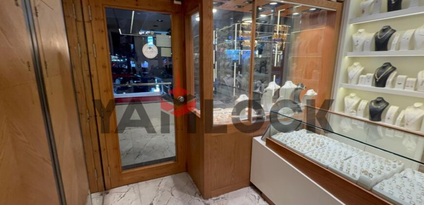 محل تجاري ٧٠ م² للبيع في شارع التسعين – مدينة العبور