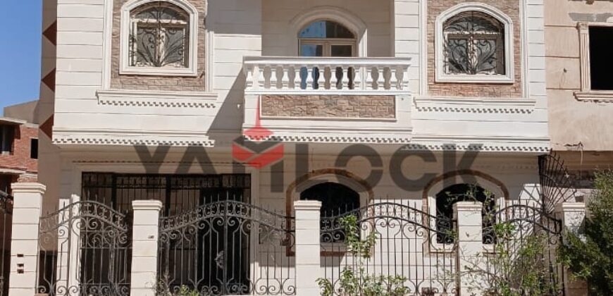 فيلا – مستقلة 155 م² للبيع تشطيب سوبر لوكس – إطلالة شارع الرئيسي في مدينة بدر – القاهرة