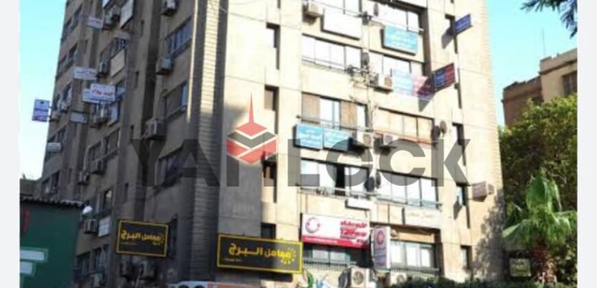 عيادة 57 م² للبيع تشطيب سوبر لوكس – إطلالة شارع جانبي في العباسية – القاهرة