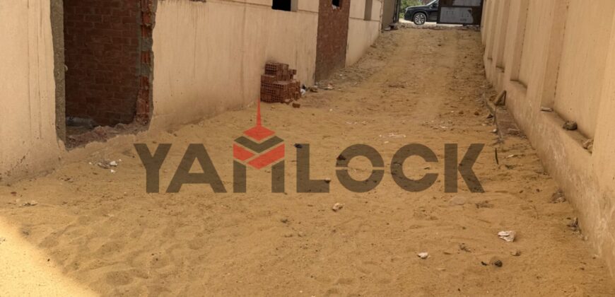 شقة 220 م² للبيع بحديقة خاصة امام فلل الياسمين شارع عمومي