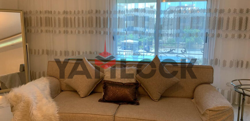 شقة 250 م² للايجار بمنتجع النخيل التجمع الأول