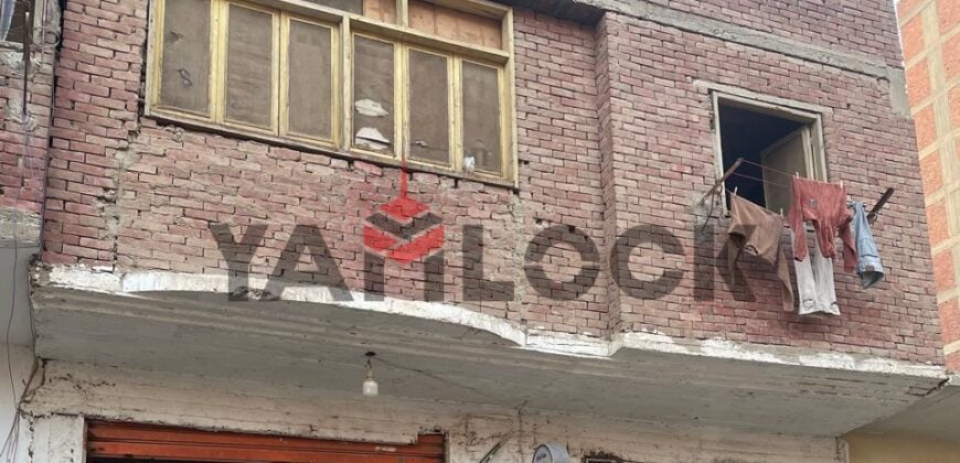 منزل للبيع بالحرفيين 150 م² مبني دورين والثالث به عمدان ويوجد محل في الدور الارضي