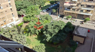 شقة 100 م² للبيع تشطيب كامل – إطلالة شارع الرئيسي في شيراتون – القاهرة