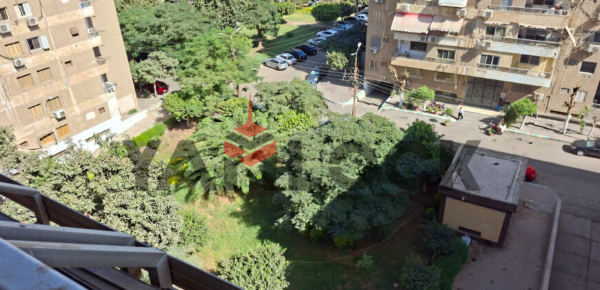 شقة 100 م² للبيع تشطيب كامل – إطلالة شارع الرئيسي في شيراتون – القاهرة