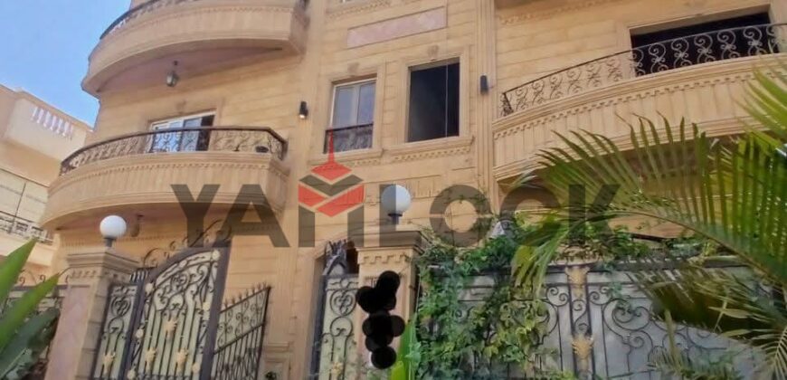 شقة 200 م² للبيع في فيلا 15073 العبور الحي السابع شارع العميد محمود عبد الله