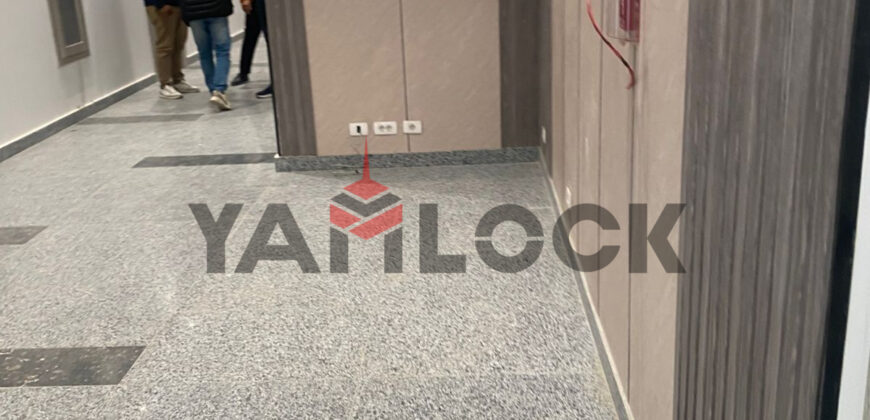 مكتب او عيادة 39 م² للايجار في التجمع الخامس القطاع الأول تاني نمرة من شارع التسعين الشمالي بمول كيرنيل علي البلازا بانوراما