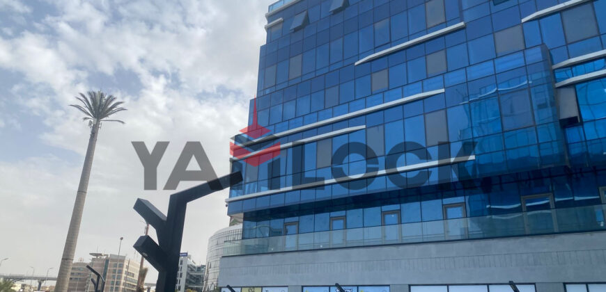 مكتب او عيادة 39 م² للايجار في التجمع الخامس القطاع الأول تاني نمرة من شارع التسعين الشمالي بمول كيرنيل علي البلازا بانوراما