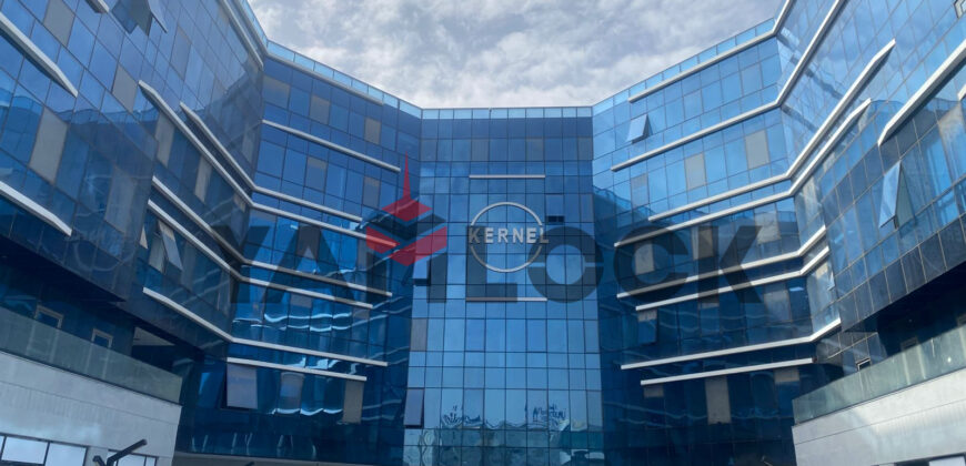 مكتب او عيادة 39 م² للايجار في التجمع الخامس القطاع الأول تاني نمرة من شارع التسعين الشمالي بمول كيرنيل علي البلازا بانوراما