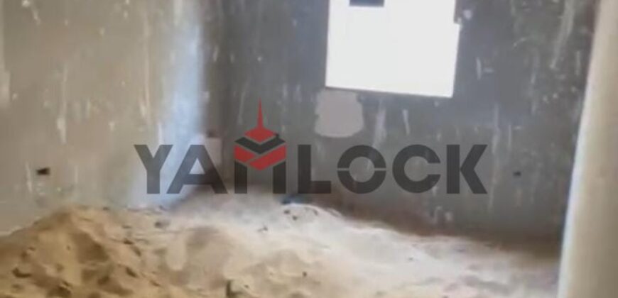 شقة 200 م² للبيع نصف تشطيب – إطلالة شارع جانبي في حدائق اكتوبر