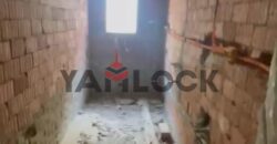 شقة 200 م² للبيع نصف تشطيب – إطلالة شارع جانبي في حدائق اكتوبر