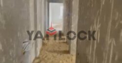 شقة 200 م² للبيع نصف تشطيب – إطلالة شارع جانبي في حدائق اكتوبر