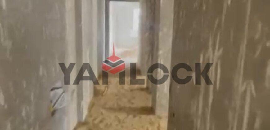 شقة 200 م² للبيع نصف تشطيب – إطلالة شارع جانبي في حدائق اكتوبر